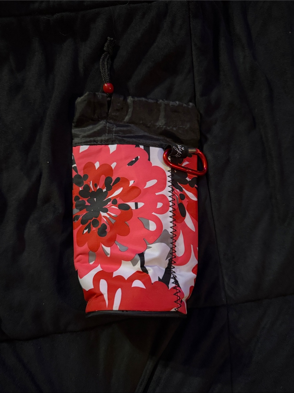 🫶🏼3 for $12!!🫶🏼thirty-one Red Floral thermal water bottle holder with Carabiner